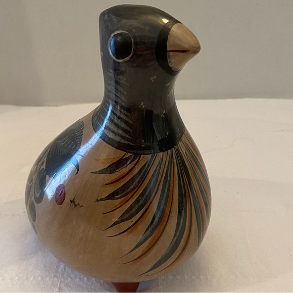 Darling vintage Mexican pottery birds. Signed on bottom. Preowned wear V.Silva - Picture 6 of 11